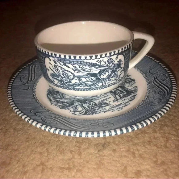 No brand cup and saucer blue and white - Picture 1 of 2